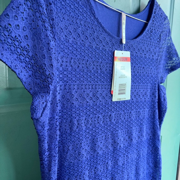 Leo and Nicole medium top new with tags - Picture 2 of 7